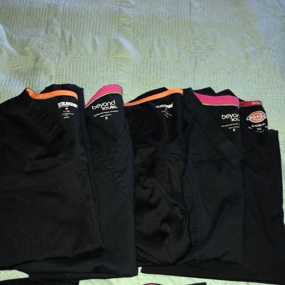 Lot of scrubs all size S -5 tops & 4 pants black